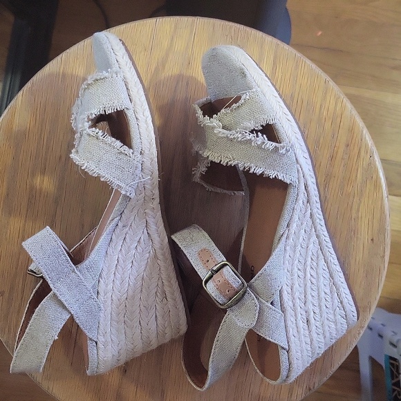 Lucky Brand Heeled Sandals - Picture 8 of 10